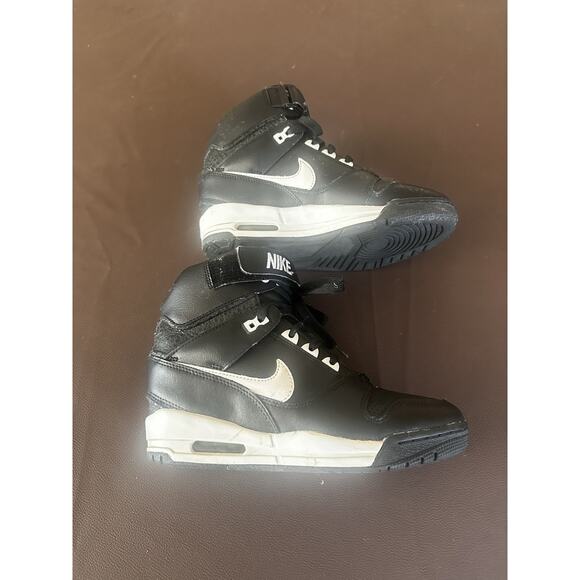 NIKE AIR REVOLUTION SKY HI WEDGE SIZE US 7 EUR 38.5 599410 010) BLACK / WHITE - Picture 3 of 5